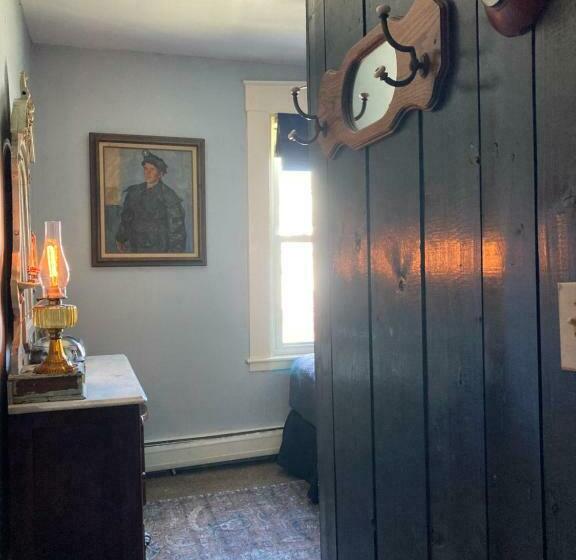 스탠다드 룸 공동 욕실, Crew S Quarters Boarding House   Caters To Men