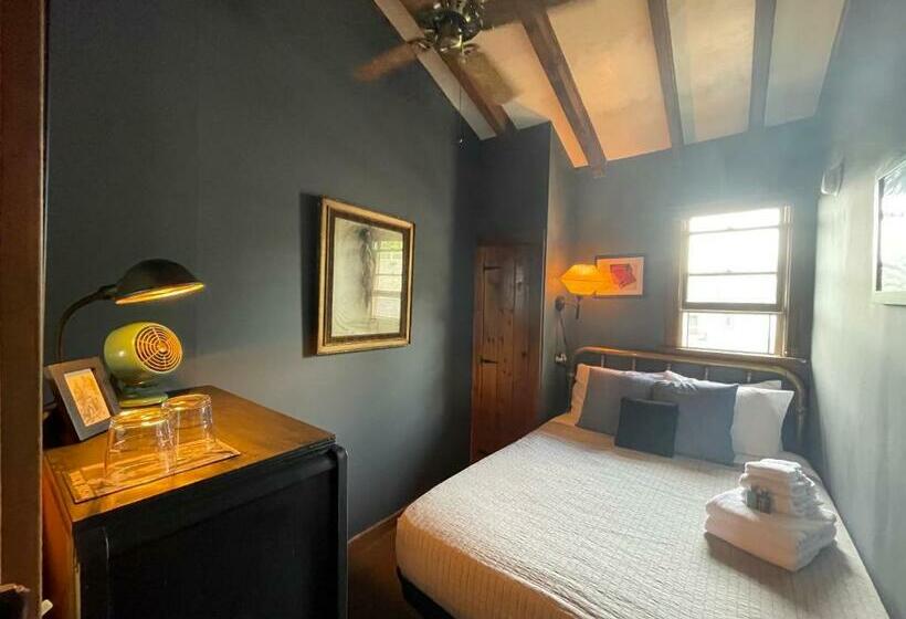 스탠다드 룸 공동 욕실, Crew S Quarters Boarding House   Caters To Men