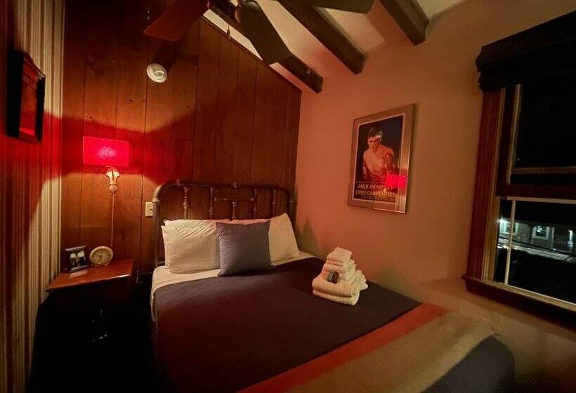 스탠다드 룸 공동 욕실, Crew S Quarters Boarding House   Caters To Men