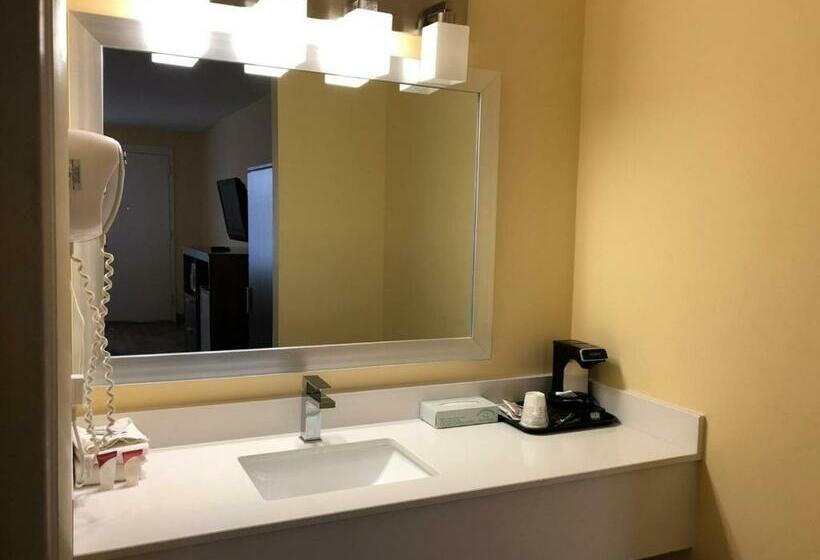 스탠다드 스튜디오, Days Inn By Wyndham Cape Carteret