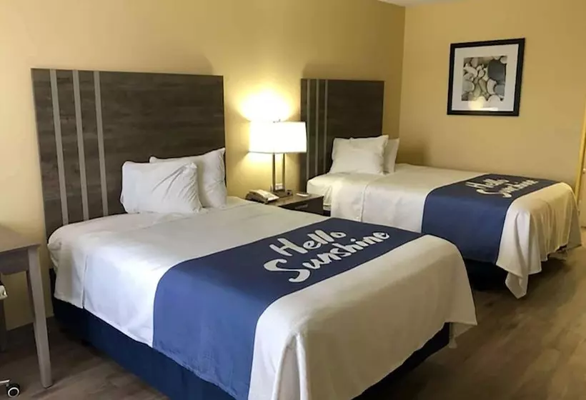 ２ダブルベッドのスタンダードルーム, Days Inn By Wyndham Cape Carteret
