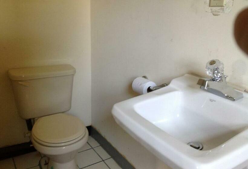 غرفة ديلوكس ثلاثية, Fountain Inn