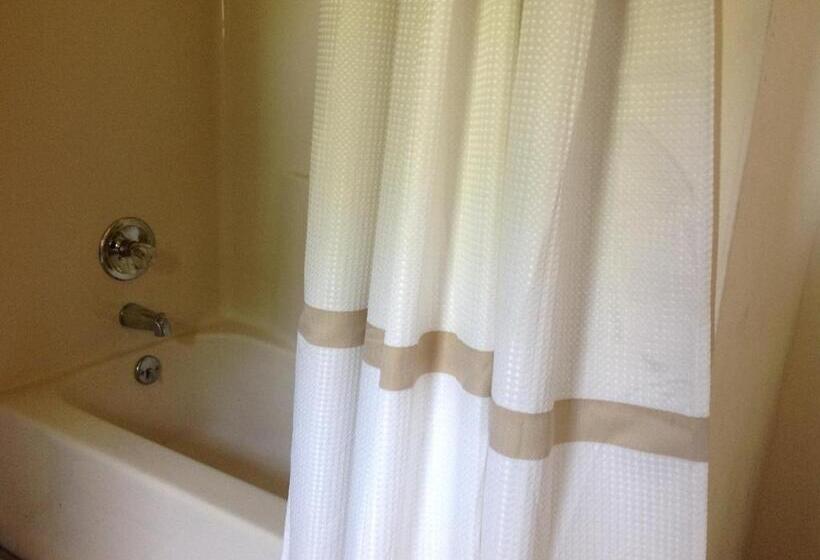 غرفة ديلوكس ثلاثية, Fountain Inn