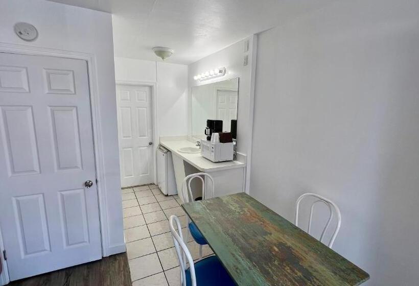 패밀리 스위트, Riviera Resort & Suites