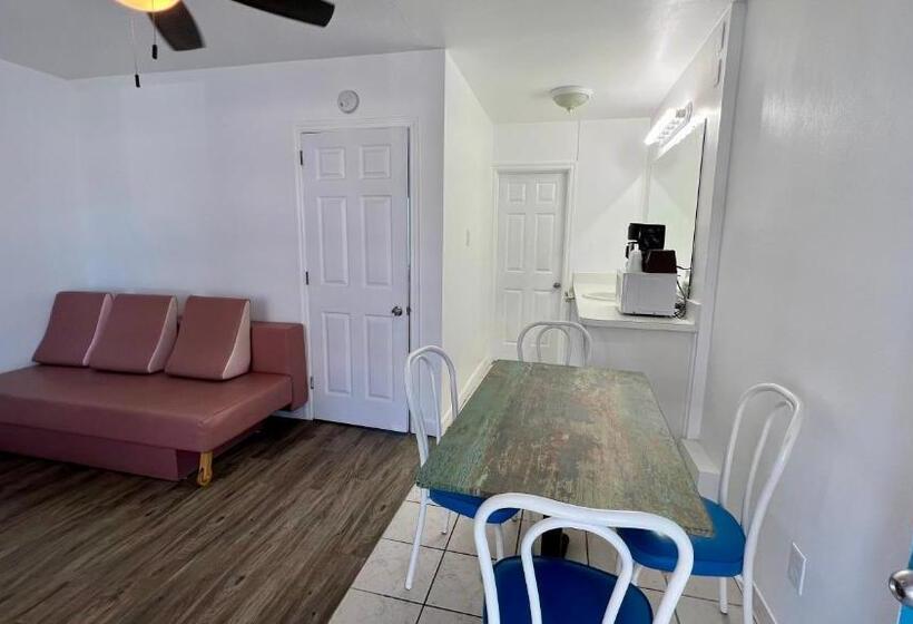 패밀리 스위트, Riviera Resort & Suites