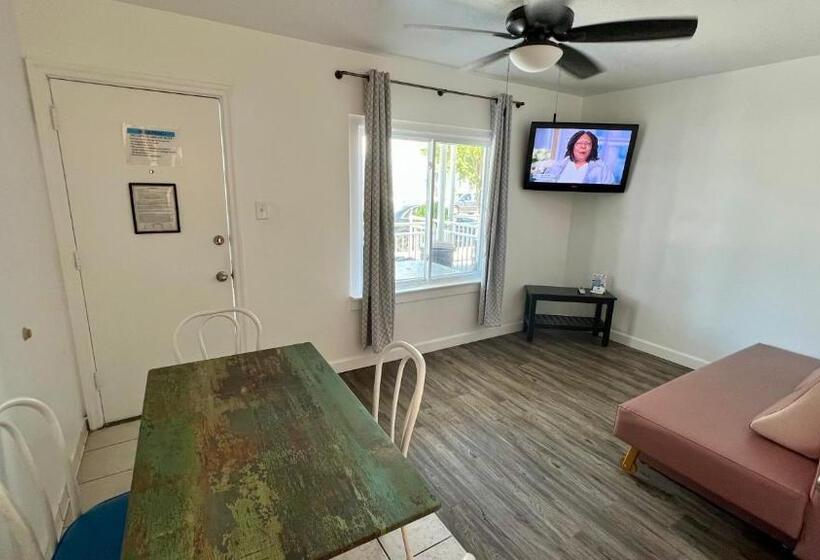 패밀리 스위트, Riviera Resort & Suites