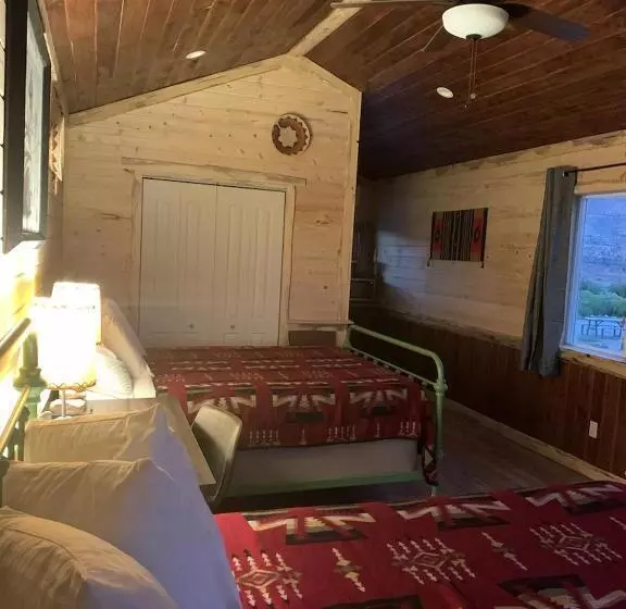 Standard-studio, The Rim Rock Inn