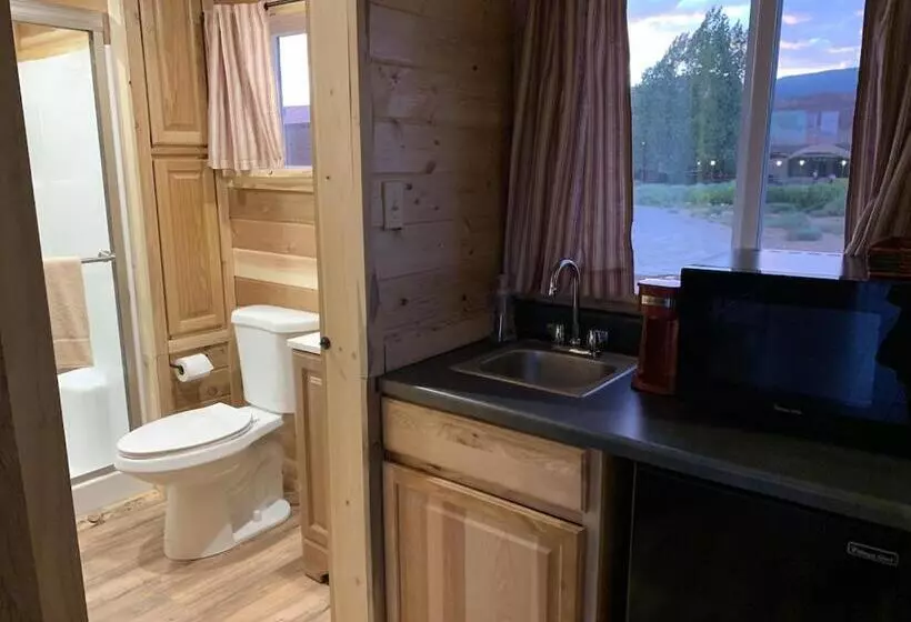 Standard-studio, The Rim Rock Inn