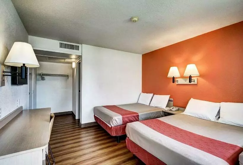 Deluxe Neljän Hengen Huone, Motel 6 Wells