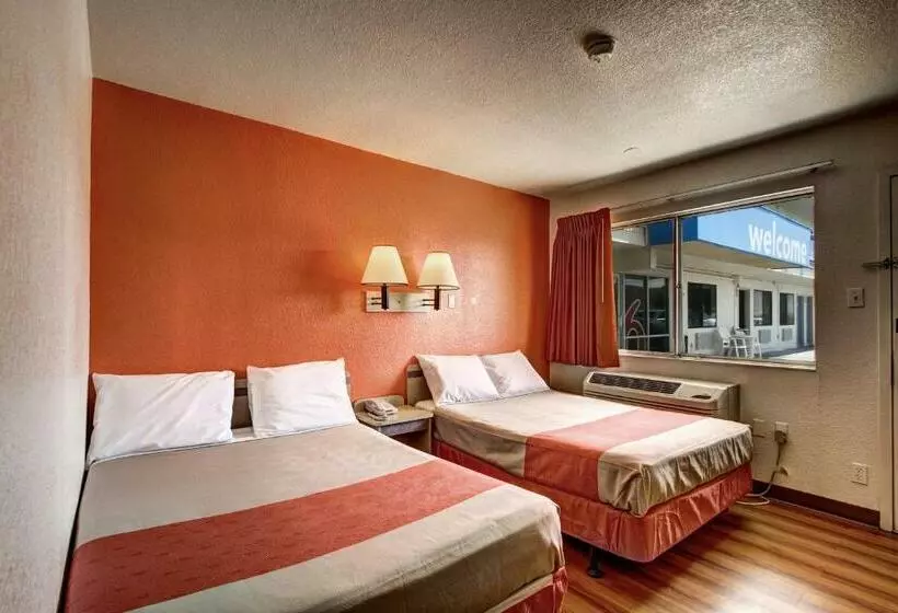 Deluxe Neljän Hengen Huone, Motel 6 Wells