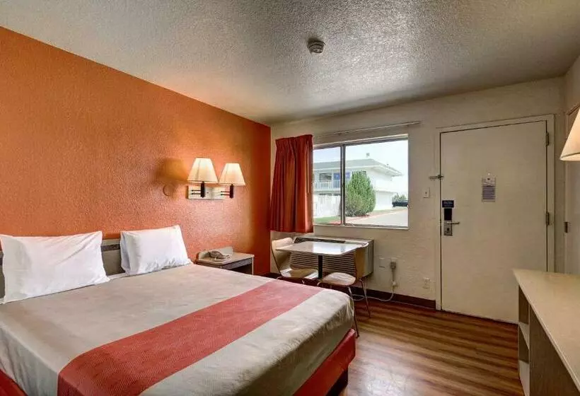 Standard-invahuone, Motel 6 Wells