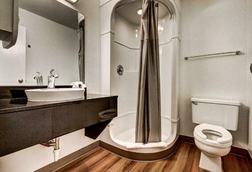 غرفة ديلوكس رباعية, Motel 6 Wells