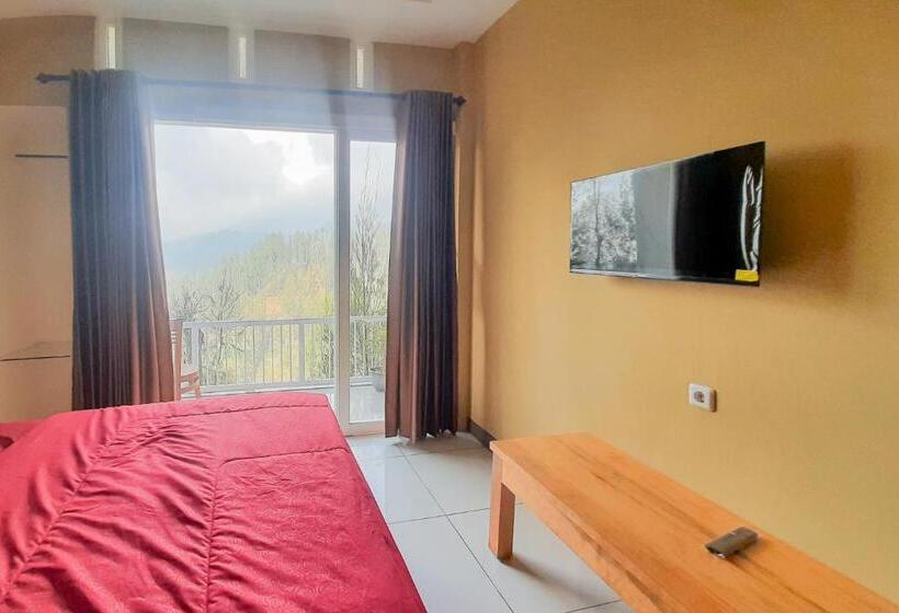 Номер Стандарт с Балконом, Delvia Bromo Homestay Mitra Reddoorz