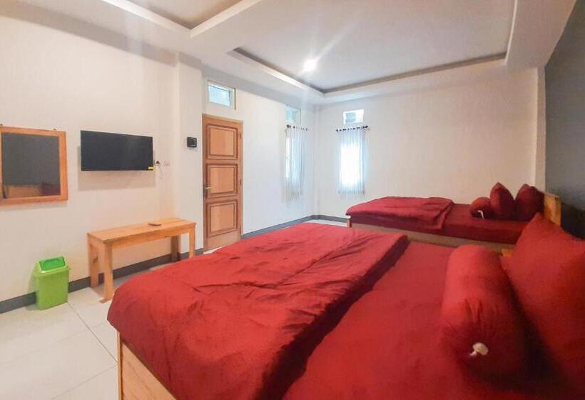 חדר סטנדרט עם מרפסת, Delvia Bromo Homestay Mitra Reddoorz