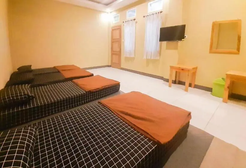 Perhehuone, Delvia Bromo Homestay Mitra Reddoorz