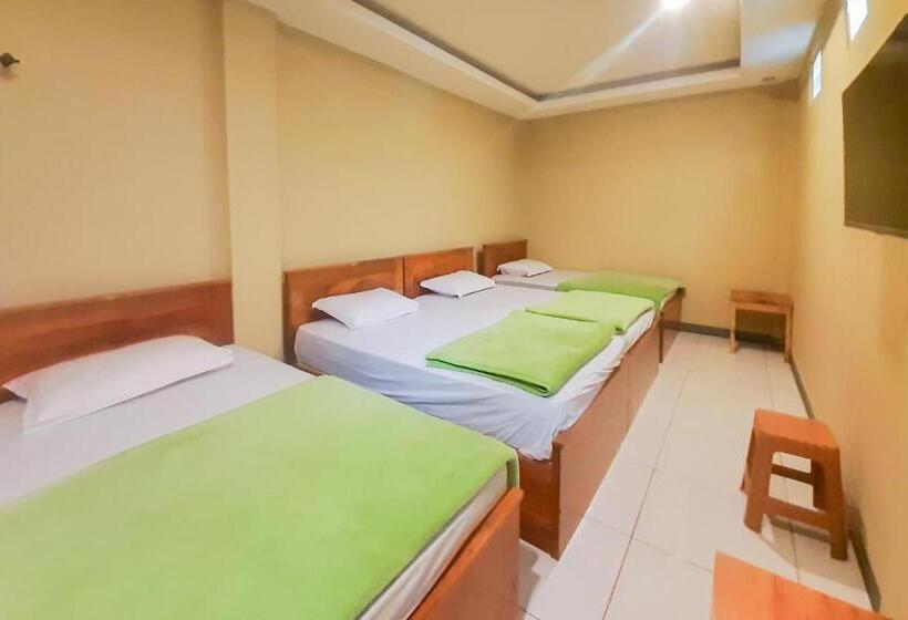 Семейный Номер, Delvia Bromo Homestay Mitra Reddoorz