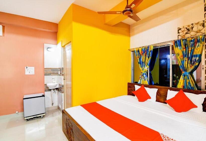 Classic Kolmen Hengen Huone, Oyo Flagship Metrortel Guest House