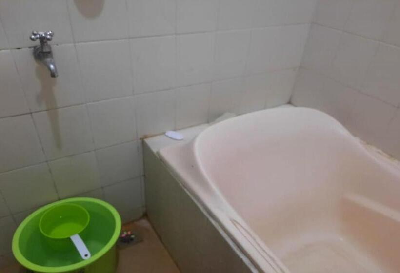 スタンダードルーム, Oyo Life 93160 Kost Jenny Karawang