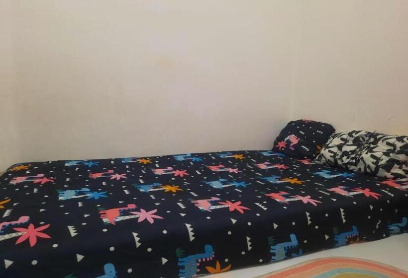 スタンダードルーム, Oyo Life 93160 Kost Jenny Karawang