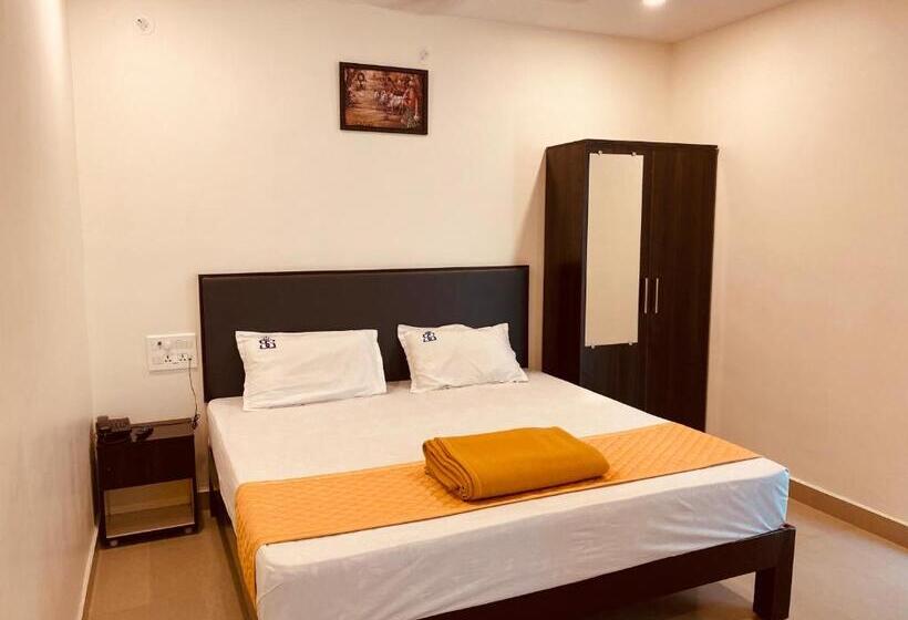 Economy Room, Sitar Grand