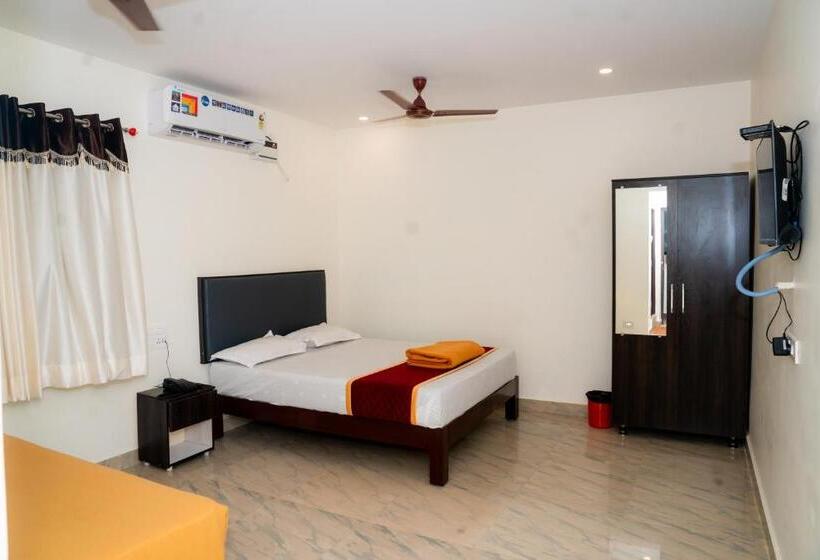 Deluxe Triple Room, Sitar Grand