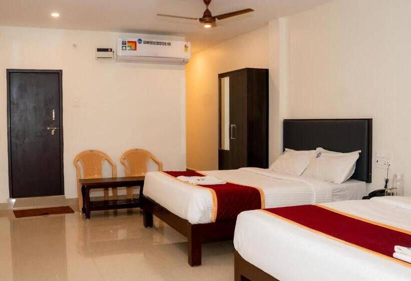 Standard Quadruple Room, Sitar Grand