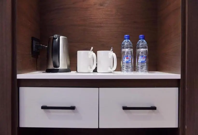 اتاق لوکس, Yogh Hospitality