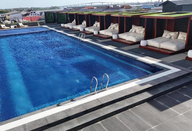 اتاق لوکس, Yogh Hospitality