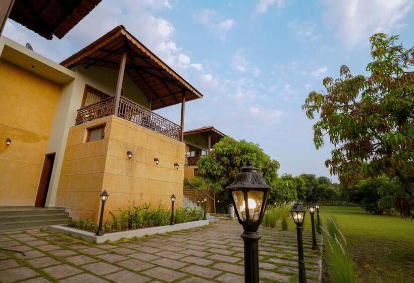 جناح مزوَّد بشرفة, The Vanveda Resort By Nirvana