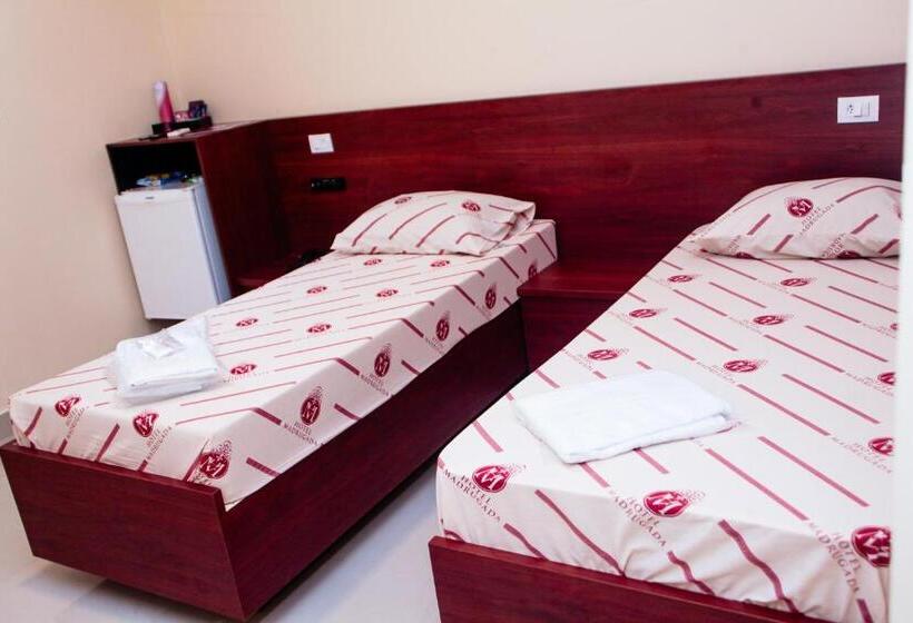 Номер Стандарт, E Motel Madrugada
