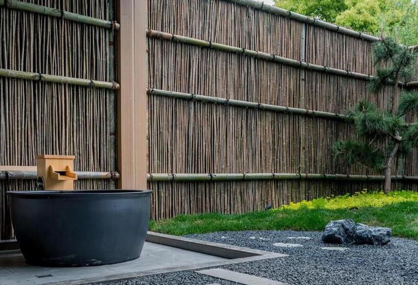 Люкс Премиум, Hyakumangoku Onsen