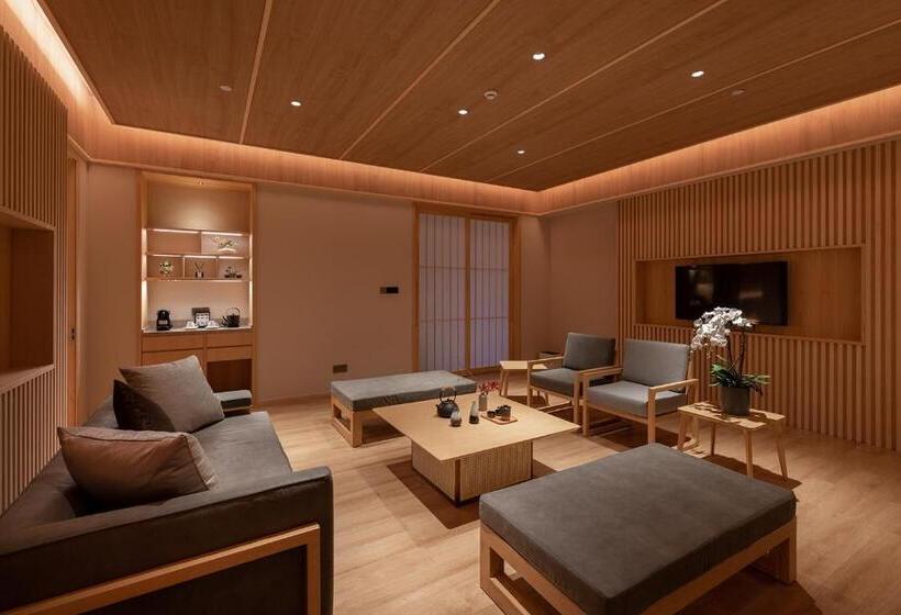 Люкс Премиум, Hyakumangoku Onsen