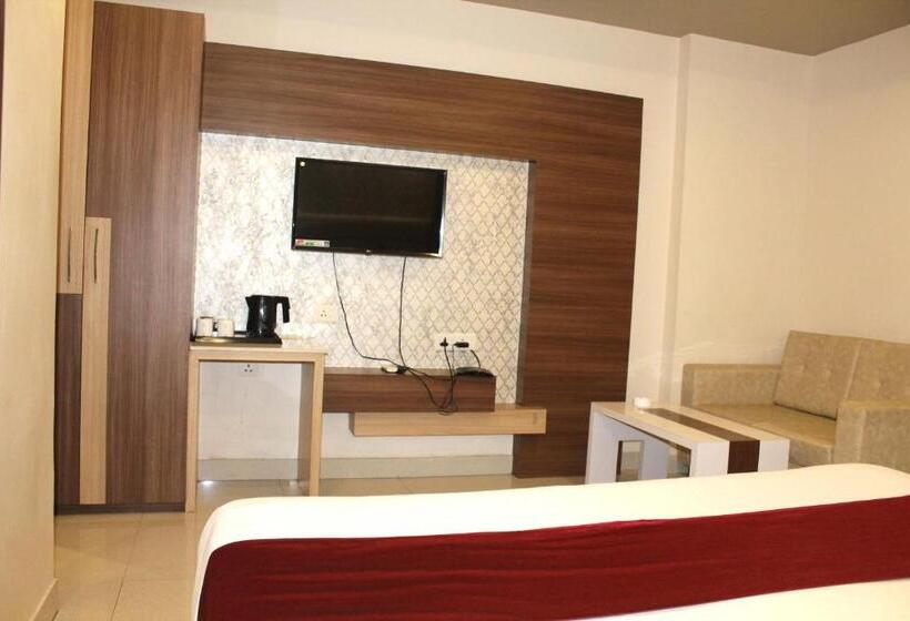 Deluxe Rum, Kuber Palace