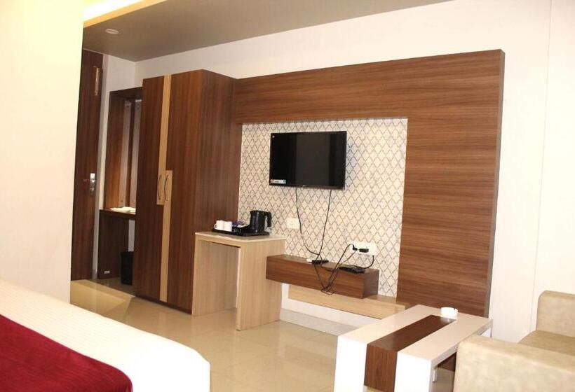 Deluxe Rum, Kuber Palace