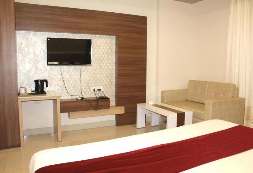 Deluxe Rum, Kuber Palace