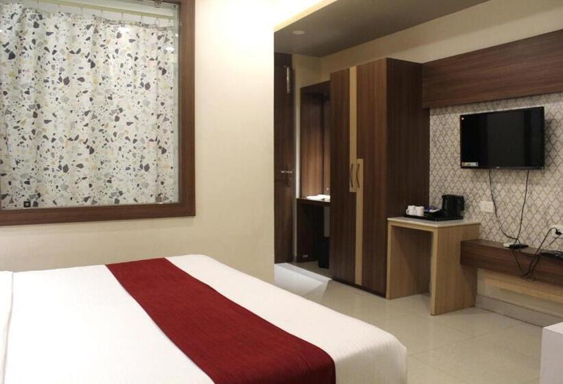 Deluxe Rum, Kuber Palace