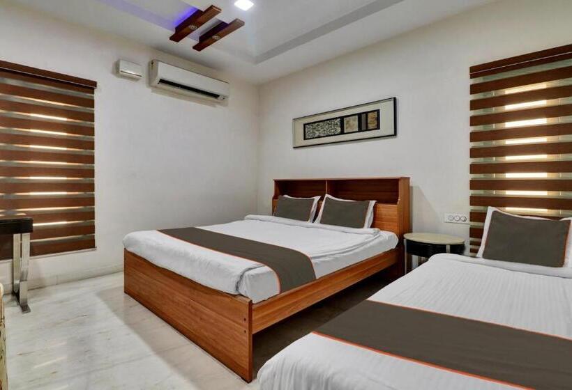 Quarto Deluxe, Oyo Balaji Hill View Homestay