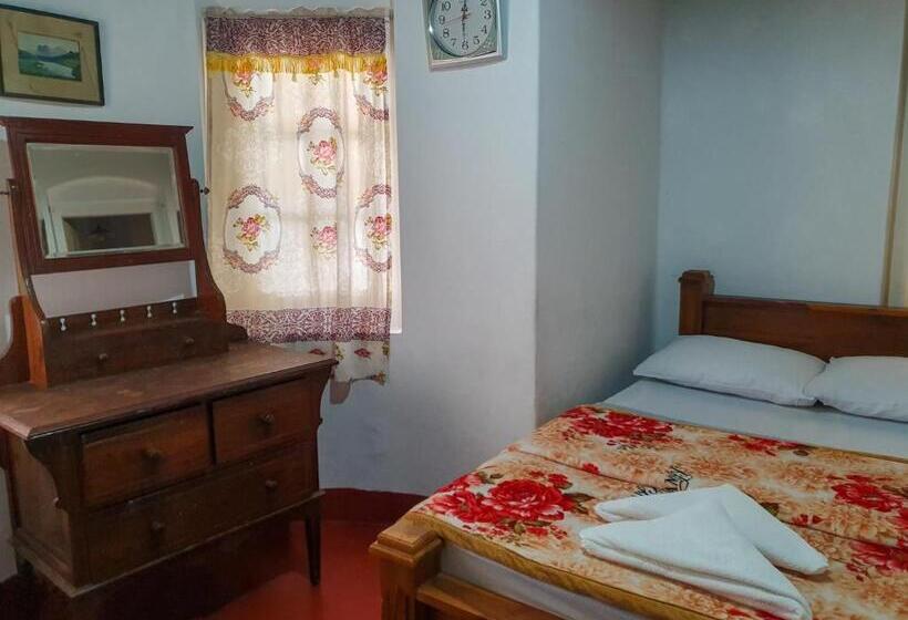 اتاق خانوادگی, Ruchi House