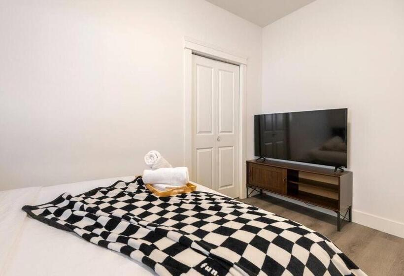 Standart Oda, Si & Daniel Home Near Yvr Airport & Skytrain Separate Entry Free Parking