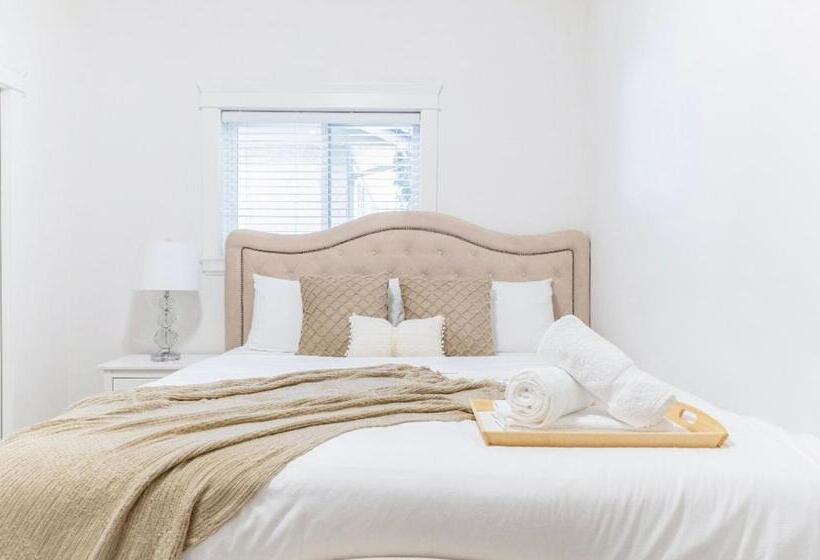 اتاق استاندارد با تخت بزرگ, Si & Daniel Home Near Yvr Airport & Skytrain Separate Entry Free Parking