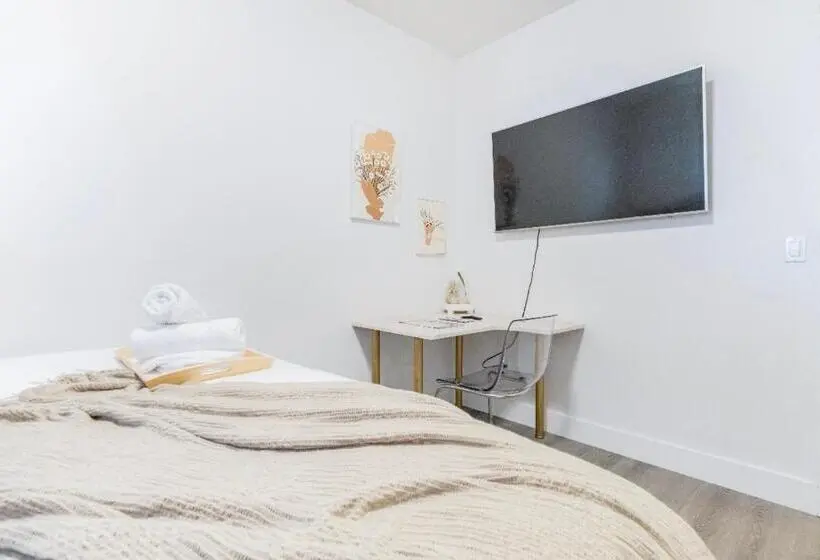 ファミリージュニアスイート, Si & Daniel Home Near Yvr Airport & Skytrain Separate Entry Free Parking