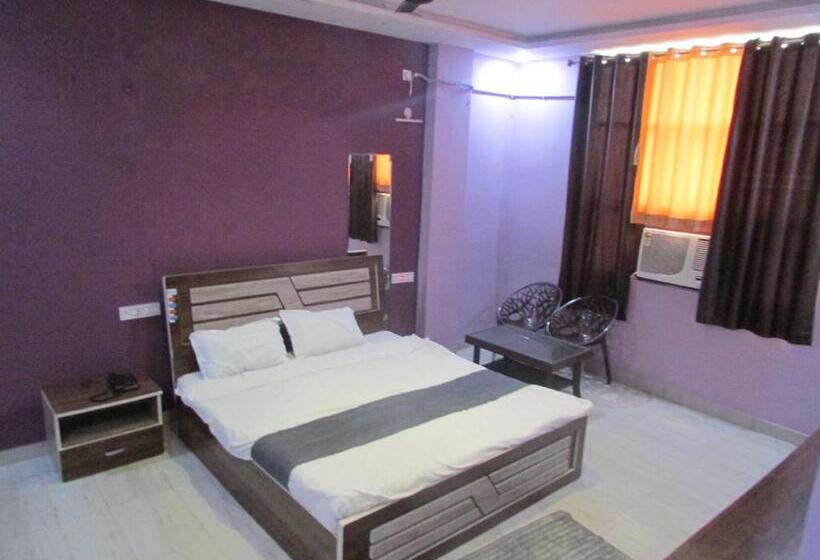 이그제큐티브 룸, Celebration Green