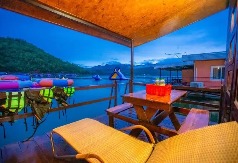 スタンダード４人部屋, เดอะวอเตอร์ปาร์ครีสอร์ท  The Water Park Resort
