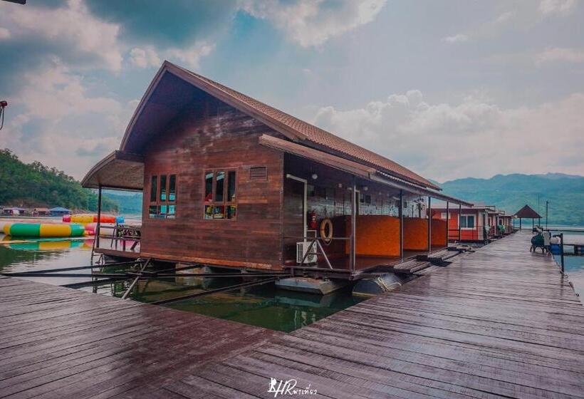 غرفة قياسية مطلّة علي البحيرة, เดอะวอเตอร์ปาร์ครีสอร์ท  The Water Park Resort