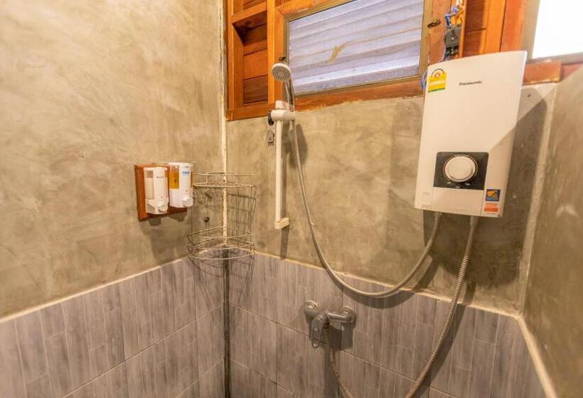 غرفة قياسية مطلّة علي البحيرة, เดอะวอเตอร์ปาร์ครีสอร์ท  The Water Park Resort