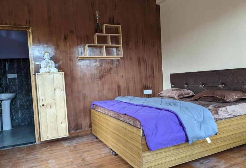 标准间带山景, Wandering Musician Bir