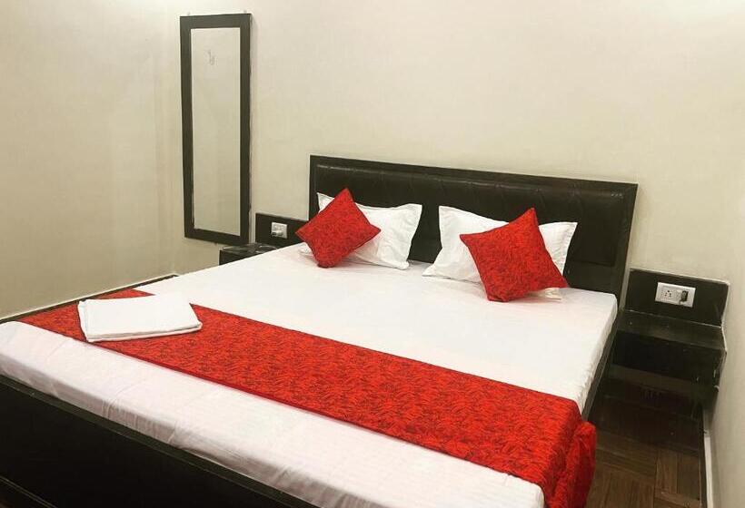 Номер Deluxe, Days Inn