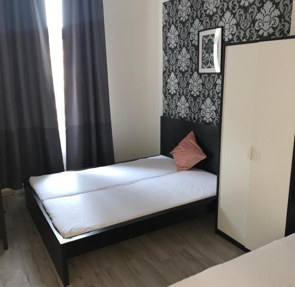 اتاق اکونومی, Only Ladies Hostel Female Only