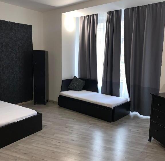 تختخواب در اتاق مشترک, Only Ladies Hostel Female Only