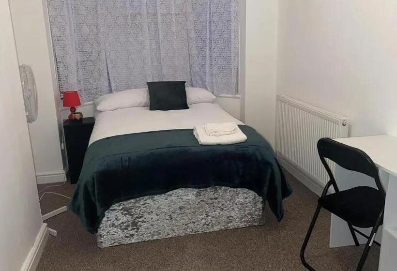 スタンダードルーム, The Coral Guest House 1 Fratton Park Portsmouth